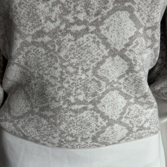 Express White Patterned Sweater - Picture 10 of 10